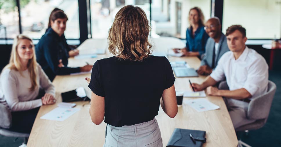 Apresentação internacional na empresa. Se prepare com os jargões em inglês!